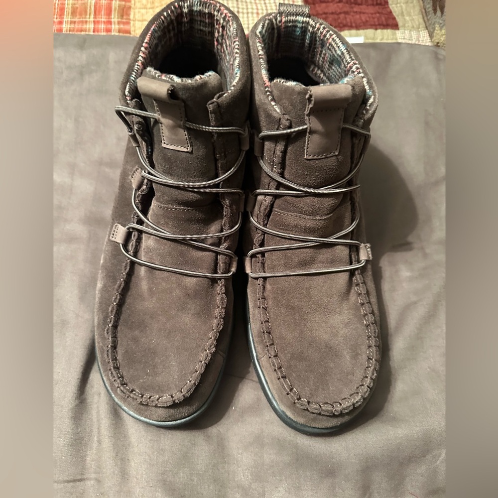 Hey Dude women’s boots size 12 brand new